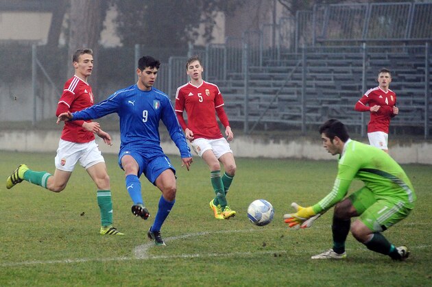 CERVIA, ITALY - DECEMBER 14:  Pietro Pellegri of Italy during the International Friendly match between Italy U17 and Hungary U17 at Stadio Germano Todoli on December 14, 2016 in Cervia, Italy.  (Photo by Roberto Serra/Iguana Press/Getty Images)