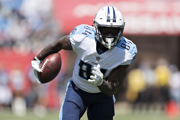 NASHVILLE, TN - SEPTEMBER 10:  Corey Davis #84 of the Tennessee Titans runs the ball during a game against the Oakland Raiders at Nissan Stadium on September 10, 2017 in Nashville, Tennessee.  The Raiders defeated the Titans 26-16.  (Photo by Wesley Hitt/Getty Images)