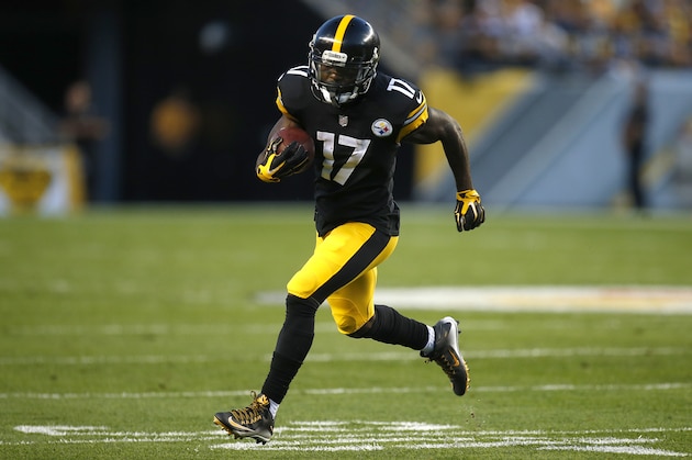 PITTSBURGH, PA - AUGUST 26:  Eli Rogers #17 of the Pittsburgh Steelers in action against the Indianapolis Colts during a preseason game on August 26, 2017 at Heinz Field in Pittsburgh, Pennsylvania.  (Photo by Justin K. Aller/Getty Images)