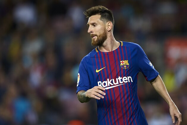 BARCELONA, SPAIN - SEPTEMBER 19:  Lionel Messi of Barcelona reacts during the La Liga match between Barcelona and Eibar at Camp Nou on September 19, 2017 in Barcelona, Spain.  (Photo by fotopress/Getty Images)
