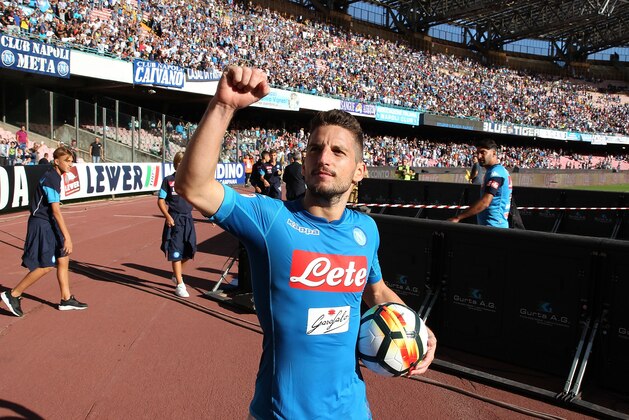 NAPLES, ITALY - SEPTEMBER 17: Dries Mertens of SSC Napoli in action during the Serie A match between SSC Napoli and Benevento Calcio at Stadio San Paolo on September 17, 2017 in Naples, Italy.  (Photo by Francesco Pecoraro/Getty Images)