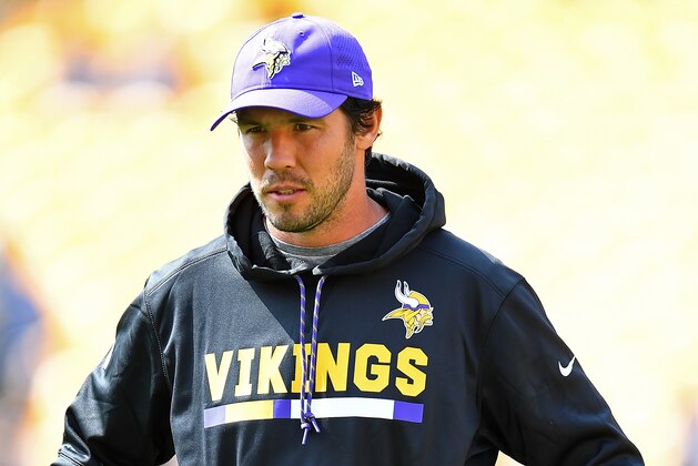 PITTSBURGH, PA - SEPTEMBER 17:  Sam Bradford #8 of the Minnesota Vikings looks on during the game against the Pittsburgh Steelers at Heinz Field on September 17, 2017 in Pittsburgh, Pennsylvania. (Photo by Joe Sargent/Getty Images)
