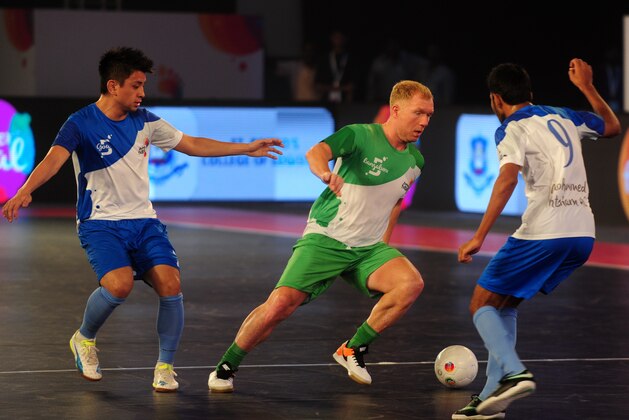 Bengaluru 5's Paul Scholes (C) plays against Goa 5's during their Premier Futsal Football League match in Chennai on July 17, 2016. / AFP / ARUN SANKAR        (Photo credit should read ARUN SANKAR/AFP/Getty Images)