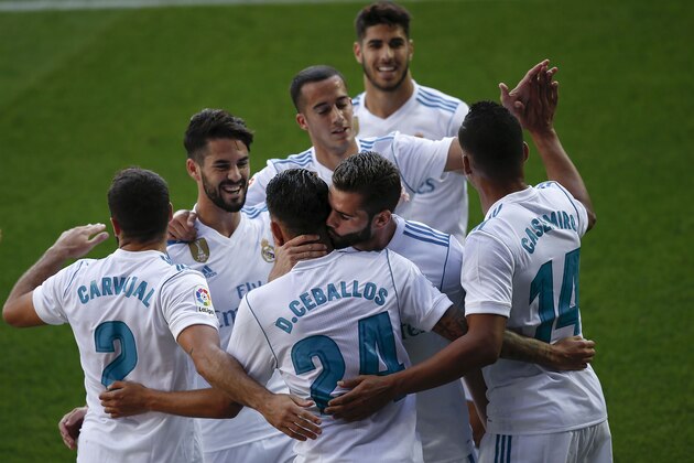 VITORIA-GASTEIZ, SPAIN - SEPTEMBER 23:  Daniel Ceballos (3dL) of Real Madrid CF celebrates scoring their opening goal with teammates during the La Liga match between Deportivo Alaves and Real Madrid CF at Estadio de Mendizorroza on September 23, 2017 in Vitoria-Gasteiz, Spain.  (Photo by Gonzalo Arroyo Moreno/Getty Images)