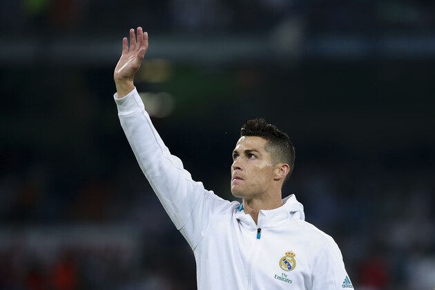 MADRID, SPAIN - SEPTEMBER 20:  Cristiano Ronaldo of Real Madrid CF waves as he stands in formation prior to start the La Liga match between Real Madrid CF and Real Betis Balompie at Estadio Santiago Bernabeu on September 20, 2017 in Madrid, Spain.  (Photo by Gonzalo Arroyo Moreno/Getty Images)