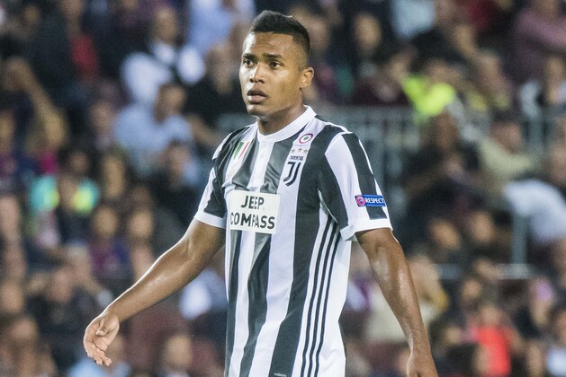 BARCELONA, SPAIN - SEPTEMBER 12: Alex Sandro Lobo Silva of Juventus looks on during the UEFA Champions League 2017-18 match between FC Barcelona and Juventus at Camp Nou on 12 September 2017 in Barcelona, Spain. (Photo by Power Sport Images/Getty Images)