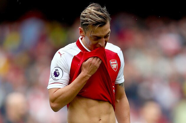 LONDON, ENGLAND - SEPTEMBER 09:  Mesut Ozil of Arsenal reacts during the Premier League match between Arsenal and AFC Bournemouth at Emirates Stadium on September 9, 2017 in London, England.  (Photo by Clive Rose/Getty Images)