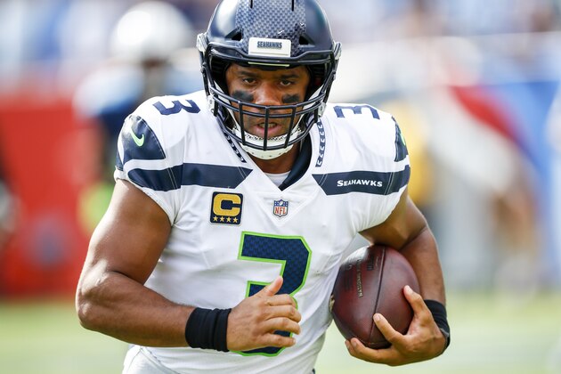 NASHVILLE, TN - SEPTEMBER 24: Quarterback Russell Wilson #3 of the Seattle Seahawks runs the ball against the Tennessee Titans at Nissan Stadium on September 24, 2017 in Nashville, Tennessee. (Photo by Wesley Hitt/Getty Images)