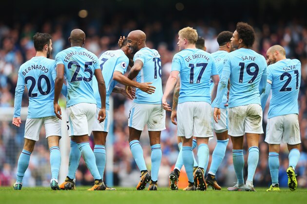MANCHESTER, ENGLAND - SEPTEMBER 23:  Fabian Delph of Manchester City celebrates scoring his sides fifth goal with his Manchester City team mates during the Premier League match between Manchester City and Crystal Palace at Etihad Stadium on September 23, 2017 in Manchester, England.  (Photo by Alex Livesey/Getty Images)