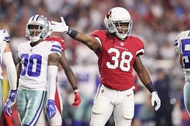 GLENDALE, AZ - SEPTEMBER 25: Running back Andre Ellington #38 of the Arizona Cardinals gestures after picking up a first down during the first half of the NFL game against the Dallas Cowboys at the University of Phoenix Stadium on September 25, 2017 in Glendale, Arizona.  (Photo by Christian Petersen/Getty Images)