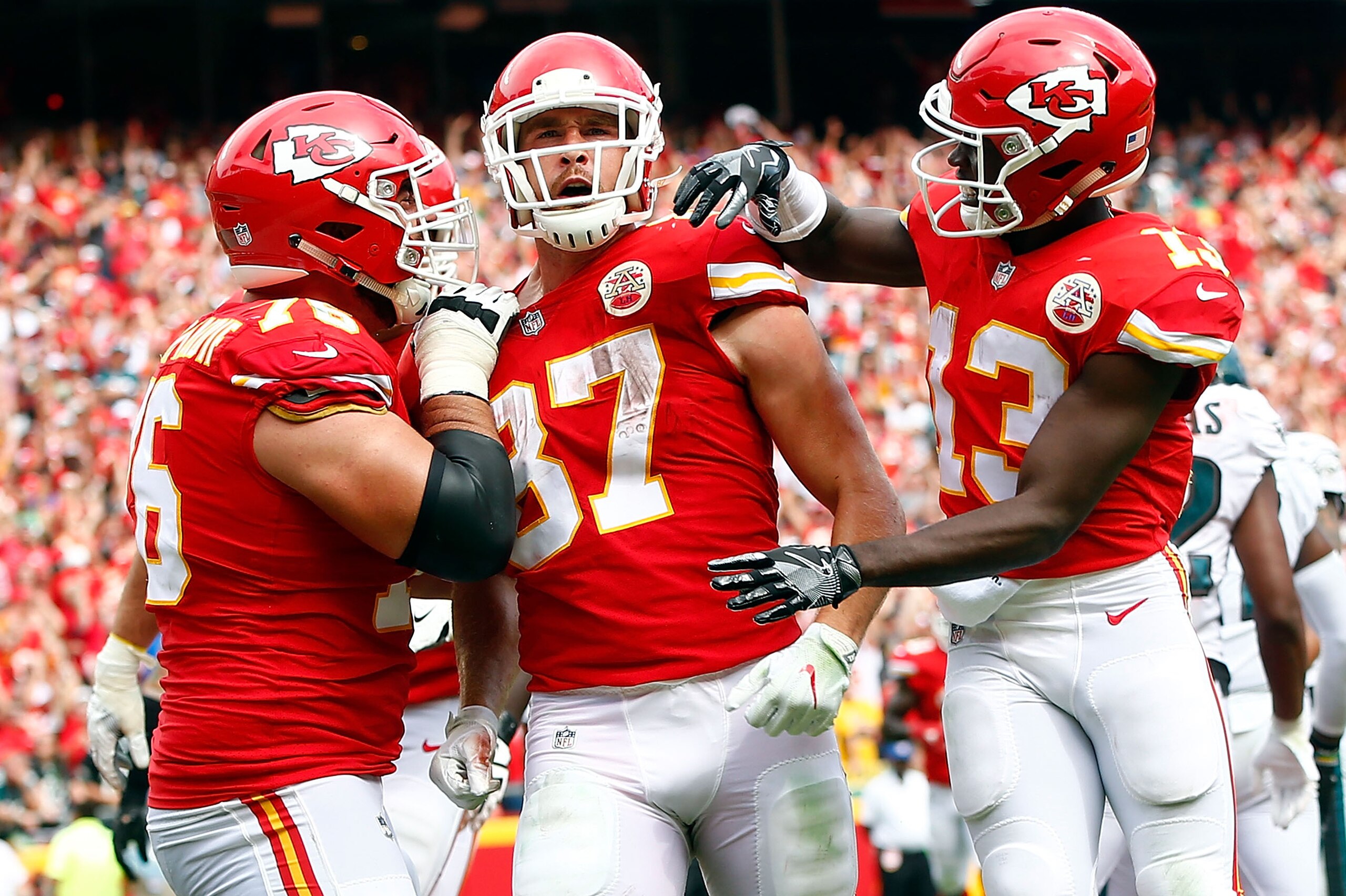 KANSAS CITY, MO - SEPTEMBER 17:  Tight end Travis Kelce #87 of the Kansas City Chiefs is congratulated by teammates in the end zone after scoring a touchdown during the 2nd half of the game against the Philadelphia Eagles at Arrowhead Stadium on September 17, 2017 in Kansas City, Missouri.  (Photo by Jamie Squire/Getty Images)