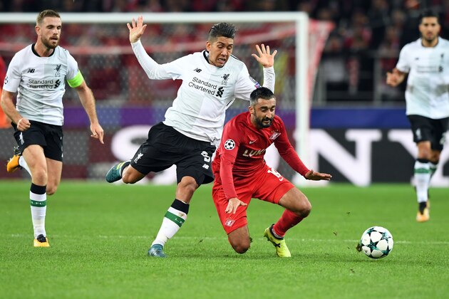 Liverpool's forward from Brazil Roberto Firmino (C-L) and Spartak Moscow's midfielder from Russia Alexander Samedov vie for the ball during the UEFA Champions League Group E football match between FC Spartak Moscow and Liverpool FC at the Otkrytie Arena stadium in Moscow on September 26, 2017. / AFP PHOTO / Yuri KADOBNOV        (Photo credit should read YURI KADOBNOV/AFP/Getty Images)