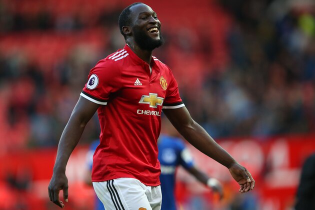 MANCHESTER, ENGLAND - SEPTEMBER 17:  Romelu Lukaku of Manchester United celebrates victory after the Premier League match between Manchester United and Everton at Old Trafford on September 17, 2017 in Manchester, England.  (Photo by Alex Livesey/Getty Images)