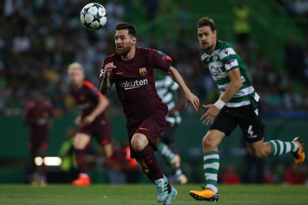 LISBON, PORTUGAL - SEPTEMBER 27: Barcelona's forward Lionel Messi from Argentina in action during the UEFA Champions League match between Sporting Clube de Portugal and FC Barcelona at Estadio Jose Alvalade on September 27, 2017 in Lisbon, Portugal.  (Photo by Gualter Fatia/Getty Images)