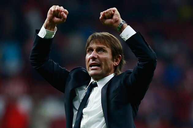 MADRID, SPAIN - SEPTEMBER 27:  Antonio Conte, Manager of Chelsea celebrates after winning the UEFA Champions League group C match between Atletico Madrid and Chelsea FC at Estadio Wanda Metropolitano on September 27, 2017 in Madrid, Spain.  (Photo by Gonzalo Arroyo Moreno/Getty Images)