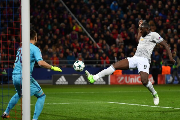 MOSCOW, RUSSIA - SEPTEMBER 27:  Romelu Lukaku of Manchester United scores his second and his sides third goal during the UEFA Champions League group A match between CSKA Moskva and Manchester United at WEB Arena on September 27, 2017 in Moscow, Russia.  (Photo by Dan Mullan/Getty Images)