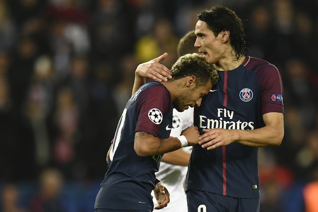 Paris Saint-Germain's Uruguayan forward Edinson Cavani (R) comforts Paris Saint-Germain's Brazilian forward Neymar during the UEFA Champions League football match between Paris Saint-Germain and Bayern Munich on September 27, 2017 at the Parc des Princes stadium in Paris. / AFP PHOTO / CHRISTOPHE SIMON        (Photo credit should read CHRISTOPHE SIMON/AFP/Getty Images)