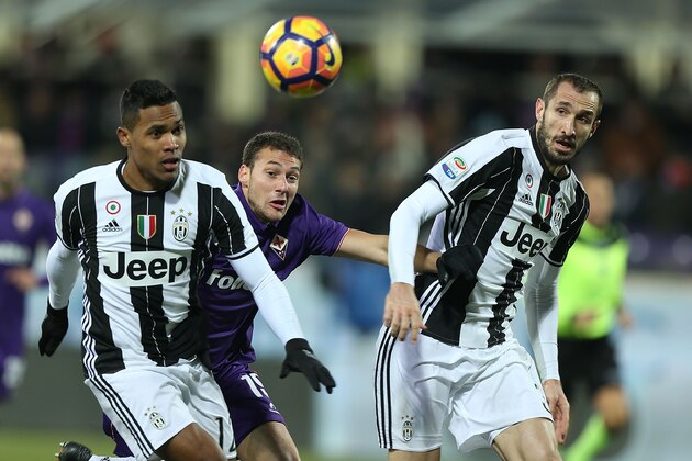 FLORENCE, ITALY - JANUARY 15: Alex Sandro (L) and Giorgio Chiellini of Juventus FC in action against Sebastian Cristoforo of ACF Fiorentina during the Serie A match between ACF Fiorentina and Juventus FC at Stadio Artemio Franchi on January 15, 2017 in Florence, Italy.  (Photo by Gabriele Maltinti/Getty Images)