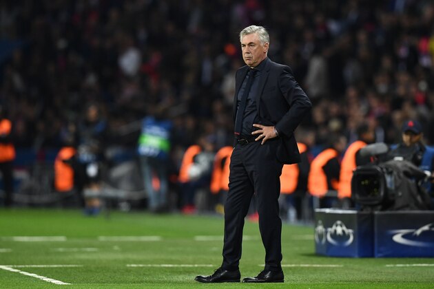 Bayern Munich's Italian head coach Carlo Ancelotti gestures during the UEFA Champions League football match between Paris Saint-Germain and Bayern Munich on September 27, 2017 at the Parc des Princes stadium in Paris. / AFP PHOTO / FRANCK FIFE        (Photo credit should read FRANCK FIFE/AFP/Getty Images)