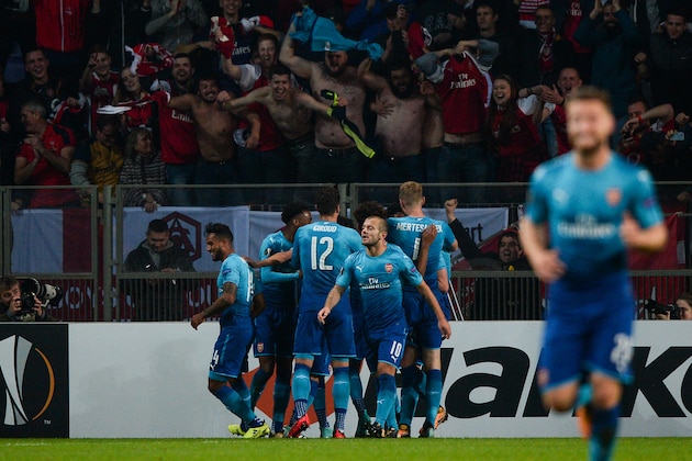 Arsenal's players celebrate a goal during the UEFA Europa League Group H football match between FC BATE Borisov and Arsenal FC in Borisov, outside Minsk, on September 28, 2017. / AFP PHOTO / Maxim MALINOVSKY        (Photo credit should read MAXIM MALINOVSKY/AFP/Getty Images)