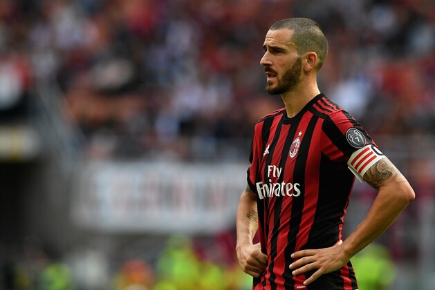 MILAN, ITALY - SEPTEMBER 17:  Leonardo Bonucci of AC Milan looks on during the Serie A match between AC Milan and Udinese Calcio at Stadio Giuseppe Meazza on September 17, 2017 in Milan, Italy.  (Photo by Claudio Villa/Getty Images)