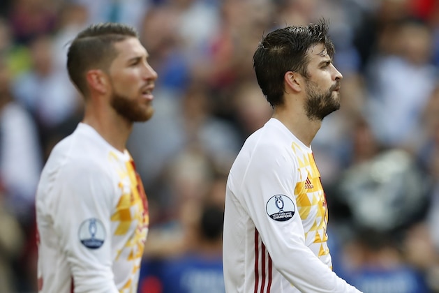 (L-R) Sergio Ramos of Spain, Gerard Pique of Spain during the UEFA Euro 2016 round of 16 match between Italy and Spain on June 27, 2016 at the Stade de France in Paris, France.(Photo by VI Images via Getty Images)