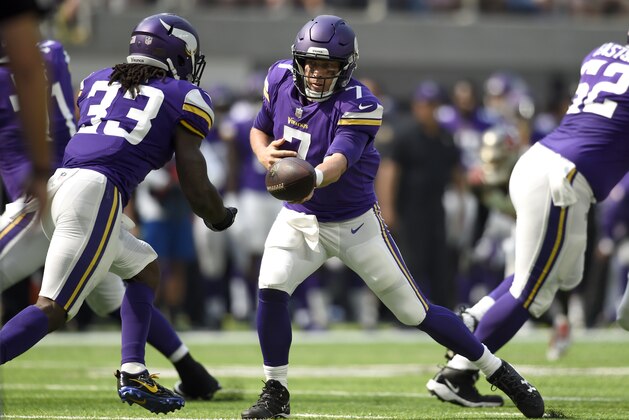 MINNEAPOLIS, MN - SEPTEMBER 24: Case Keenum #7 of the Minnesota Vikings hands the ball off to Dalvin Cook #33 in the first half of the game agains the Tampa Bay Buccaneers on September 24, 2017 at U.S. Bank Stadium in Minneapolis, Minnesota. (Photo by Hannah Foslien/Getty Images)