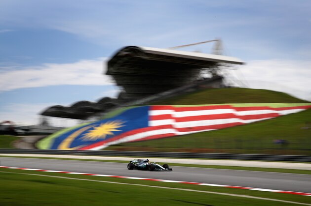 KUALA LUMPUR, MALAYSIA - SEPTEMBER 30: Lewis Hamilton of Great Britain driving the (44) Mercedes AMG Petronas F1 Team Mercedes F1 WO8 on track during final practice for the Malaysia Formula One Grand Prix at Sepang Circuit on September 30, 2017 in Kuala Lumpur, Malaysia.  (Photo by Clive Mason/Getty Images)