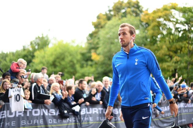 HUDDERSFIELD, ENGLAND - SEPTEMBER 30: Harry Kane of Tottenham Hotspur arrives at the stadium prior to the Premier League match between Huddersfield Town and Tottenham Hotspur at John Smith's Stadium on September 30, 2017 in Huddersfield, England.  (Photo by Michael Regan/Getty Images)