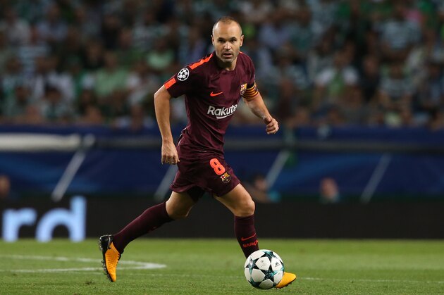 LISBON, PORTUGAL - SEPTEMBER 27: Barcelona midfielder Andres Iniesta from Spain in action during the UEFA Champions League match between Sporting Clube de Portugal and FC Barcelona at Estadio Jose Alvalade on September 27, 2017 in Lisbon, Portugal.  (Photo by Gualter Fatia/Getty Images)