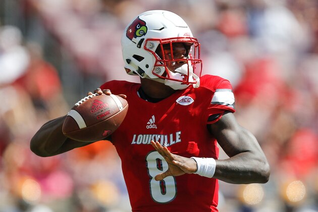 LOUISVILLE, KY - SEPTEMBER 23:  Lamar Jackson #8 of the Louisville Cardinals looks to pass against the Kent State Golden Flashes at Papa John's Cardinal Stadium on September 23, 2017 in Louisville, Kentucky.  (Photo by Michael Reaves/Getty Images)