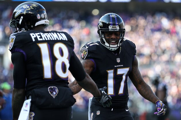BALTIMORE, MD - NOVEMBER 27: Wide receiver Breshad Perriman #18 of the Baltimore Ravens celebrates with teammate wide receiver Mike Wallace #17 after scoring a first quarter touchdown against the Cincinnati Bengals at M&T Bank Stadium on November 27, 2016 in Baltimore, Maryland. (Photo by Patrick Smith/Getty Images)
