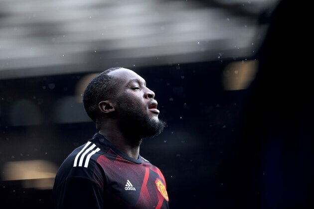 MANCHESTER, ENGLAND - SEPTEMBER 30: Romel Lukaku of Manchester United  warms up prior to the Premier League match between Manchester United and Crystal Palace at Old Trafford on September 30, 2017 in Manchester, England.  (Photo by Laurence Griffiths/Getty Images)