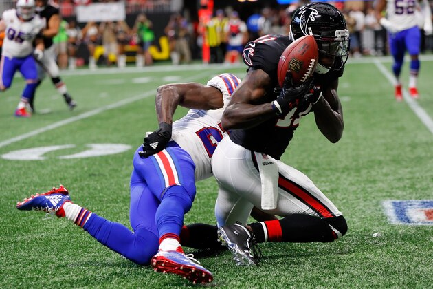 ATLANTA, GA - OCTOBER 01: Julio Jones #11 of the Atlanta Falcons makes a catch over Tre'Davious White #27 of the Buffalo Bills during the first half at Mercedes-Benz Stadium on October 1, 2017 in Atlanta, Georgia. (Photo by Kevin C.  Cox/Getty Images)