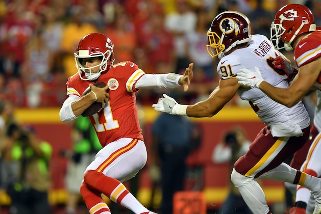 KANSAS CITY, MO - OCTOBER 02:  Quarterback Alex Smith #11 of the Kansas City Chiefs is chased by outside linebacker Ryan Kerrigan #91 of the Washington Redskins during the game at Arrowhead Stadium on October 2, 2017 in Kansas City, Missouri.  (Photo by Peter Aiken/Getty Images)