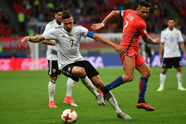 Germany's midfielder Julian Draxler (L) vies with Chile's forward Alexis Sanchez during the 2017 Confederations Cup group B football match between Germany and Chile at the Kazan Arena Stadium in Kazan on June 22, 2017. / AFP PHOTO / YURI CORTEZ        (Photo credit should read YURI CORTEZ/AFP/Getty Images)