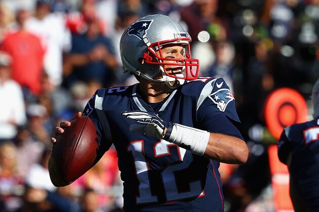 FOXBORO, MA - OCTOBER 01: Tom Brady #12 of the New England Patriots looks to pass during the second half against the Carolina Panthers at Gillette Stadium on October 1, 2017 in Foxboro, Massachusetts. (Photo by Maddie Meyer/Getty Images) FOXBORO, MA - OCTOBER 01: Tom Brady #12 of the New England Patriots looks to pass during the second half against the Carolina Panthers at Gillette Stadium on October 1, 2017 in Foxboro, Massachusetts. (Photo by Maddie Meyer/Getty Images)