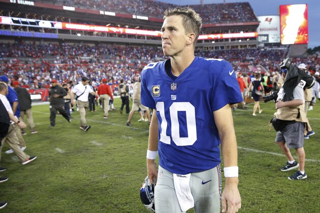 TAMPA, FL - OCTOBER 01: Eli Manning #10 of the New York Giants reacts as he leaves the field after a game against the Tampa Bay Buccaneers at Raymond James Stadium on October 1, 2017 in Tampa, Florida. The Bucs defeated the Giants 25-23. (Photo by Joe Robbins/Getty Images)