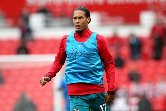 STOKE ON TRENT, ENGLAND - SEPTEMBER 30:  Virgil van Dijk of Southampton warms up prior to the Premier League match between Stoke City and Southampton at Bet365 Stadium on September 30, 2017 in Stoke on Trent, England.  (Photo by Jan Kruger/Getty Images)