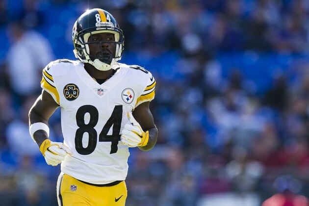 BALTIMORE, MD - OCTOBER 01: Wide receiver Antonio Brown #84 of the Pittsburgh Steelers in action in the fourth quarter against the Baltimore Ravens at M&T Bank Stadium on October 1, 2017 in Baltimore, Maryland. (Photo by Patrick McDermott/Getty Images)