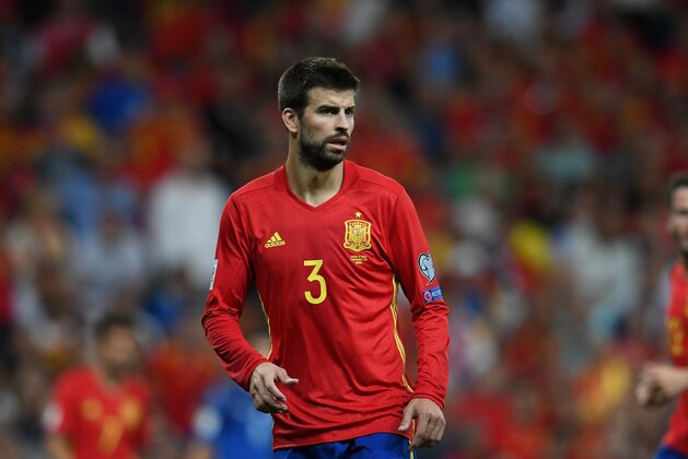 MADRID, SPAIN - SEPTEMBER 02:  Gerard Piqué of Spain looks on during the FIFA 2018 World Cup Qualifier between Spain and Italy at Estadio Santiago Bernabeu on September 2, 2017 in Madrid, Spain.  (Photo by Claudio Villa/Getty Images)