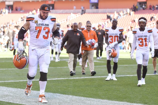 Cleveland Browns offensive lineman Joe Thomas (73) walks off the field after an NFL football game against the Cincinnati Bengals, Sunday, Oct. 1, 2017, in Cleveland. Cincinnati won 31-7. (AP Photo/David Richard)