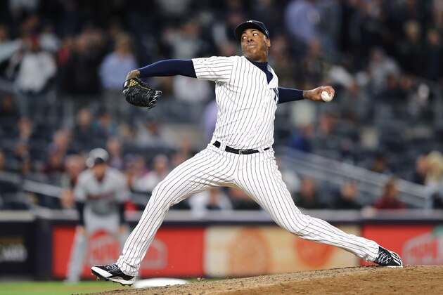 NEW YORK, NY - OCTOBER 03:  Aroldis Chapman #54 of the New York Yankees throws a pitch against the Minnesota Twins during the ninth inning in the American League Wild Card Game at Yankee Stadium on October 3, 2017 in the Bronx borough of New York City.  (Photo by Elsa/Getty Images)