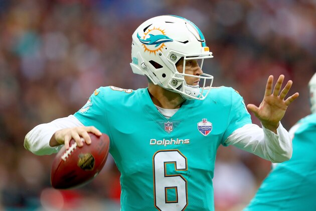 LONDON, ENGLAND - OCTOBER 01:  Jay Cutler of the Miami Dolphins in action during the NFL match between New Orleans Saints and Miami Dolphins at Wembley Stadium on October 1, 2017 in London, England.  (Photo by Clive Rose/Getty Images)