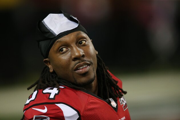 Atlanta Falcons wide receiver Roddy White (84) warms up before the first of an NFL football game between the Atlanta Falcons and the Tampa Bay Buccaneers, Sunday, Nov. 1, 2015, in Atlanta. (AP Photo/John Bazemore)
