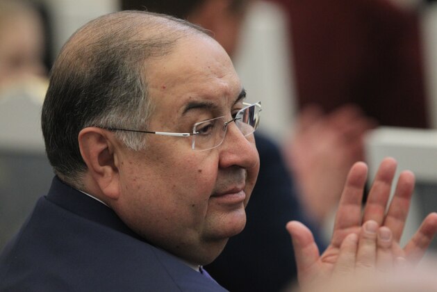 MOSCOW, RUSSIA - MARCH 24: Russian businessman Alisher Usmanov attends a state award ceremony honoring participants of the Olympic and Paralympics Games in Sochi in the Kremlin, March 24, 2014 in Moscow, Russia. Putin awarded Russian citizens and also citizens of other countries for the successful preparations of the games. Among the guests at the award ceremony were coaches, athletes, the chiefs of sports federations, journalists, officials, and constructors.  (Photo by Sasha Mordovets/Getty Images)