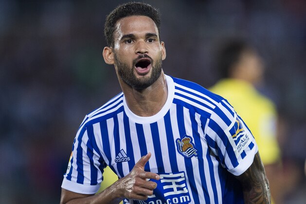 SAN SEBASTIAN, SPAIN - AUGUST 26:  Willian Jose Da Silva of Real Sociedad  celebrates after scoring goal during the La Liga match between Real Sociedad de Futbol and Villarreal CF at Estadio Anoeta  on August 26, 2017 in San Sebastian, Spain.  (Photo by Juan Manuel Serrano Arce/Getty Images)