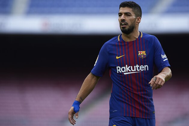 BARCELONA, SPAIN - OCTOBER 01:  Luis Suarez of Barcelona looks on during the La Liga match between Barcelona and Las Palmas at Camp Nou on October 1, 2017 in Barcelona, Spain.  (Photo by Manuel Queimadelos Alonso/Getty Images)