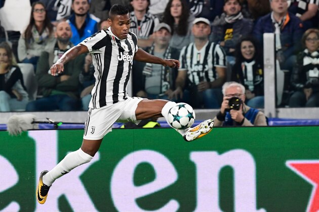 Juventus' defender from Brazil Alex Sandro controls the ball during the UEFA Champion's League Group D football match Juventus vs Olympiacos on September 27, 2017 at the Juventus stadium in Turin.  / AFP PHOTO / MIGUEL MEDINA        (Photo credit should read MIGUEL MEDINA/AFP/Getty Images)