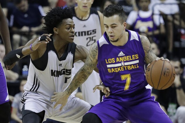 Sacramento Kings' De'Aaron Fox, left, guards Los Angeles Lakers' Gabe York during the first half of an NBA summer league basketball game, Monday, July 10, 2017, in Las Vegas. (AP Photo/John Locher)